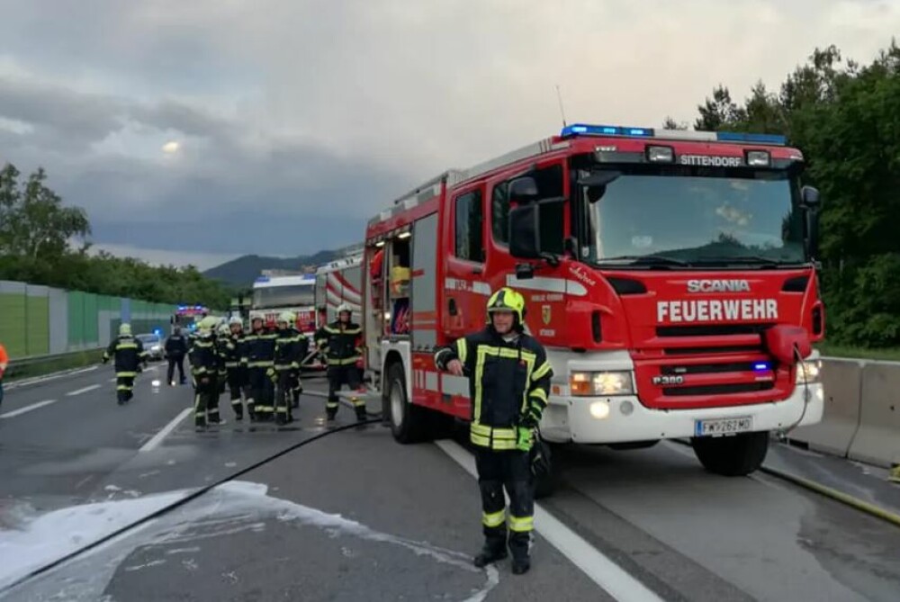 Autocar în care erau 49 de români, mistuit de flăcări pe o autostradă din Austria - Imaginea 3
