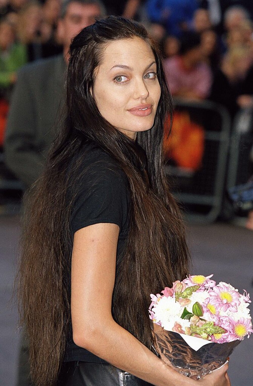 Angelina Jolie, la 45 de ani. Cele mai spectaculoase transformări ale actriței de-a lungul timpului. GALERIE FOTO - Imaginea 11