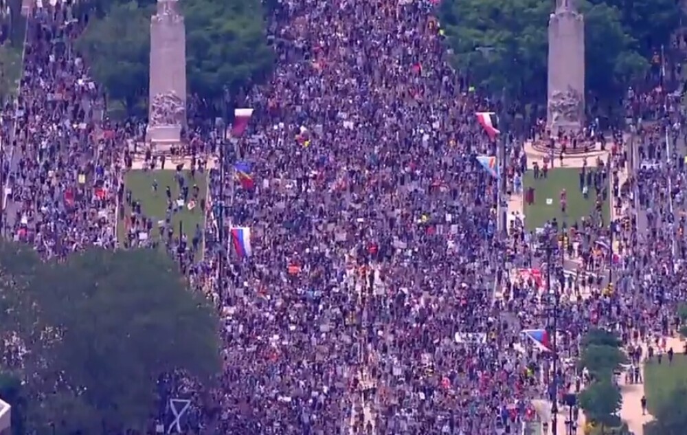Sute de mii de americani au ieșit în stradă. Garda Națională a mobilizat 43.000 de angajați - Imaginea 13