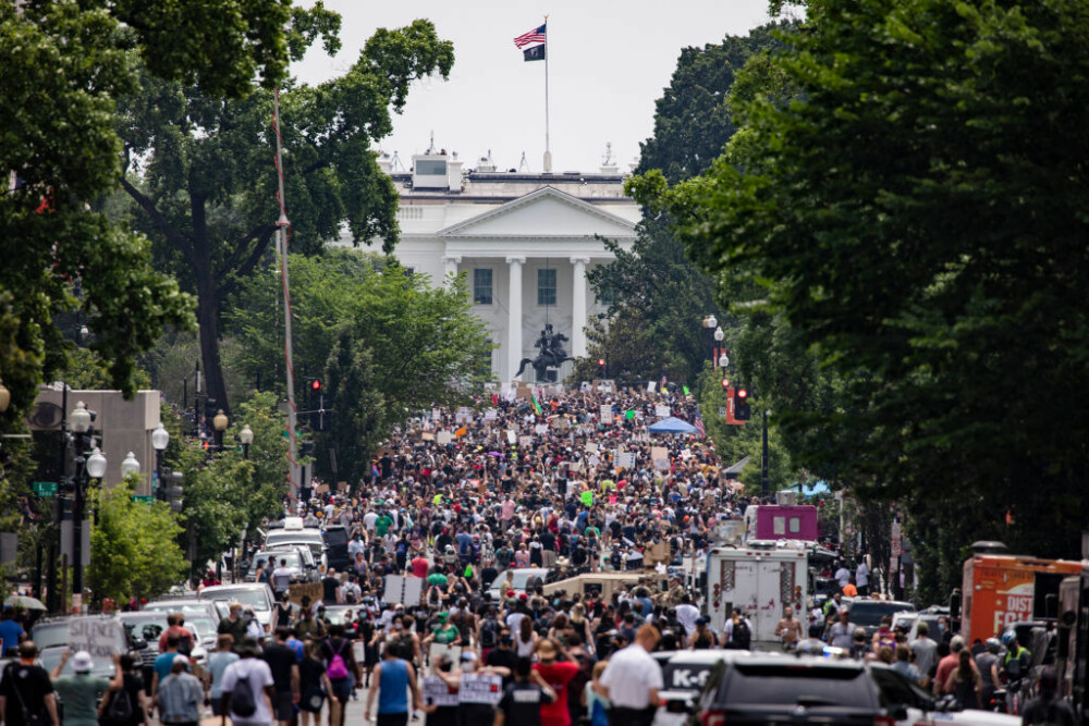 Sute de mii de americani au ieșit în stradă. Garda Națională a mobilizat 43.000 de angajați - Imaginea 4
