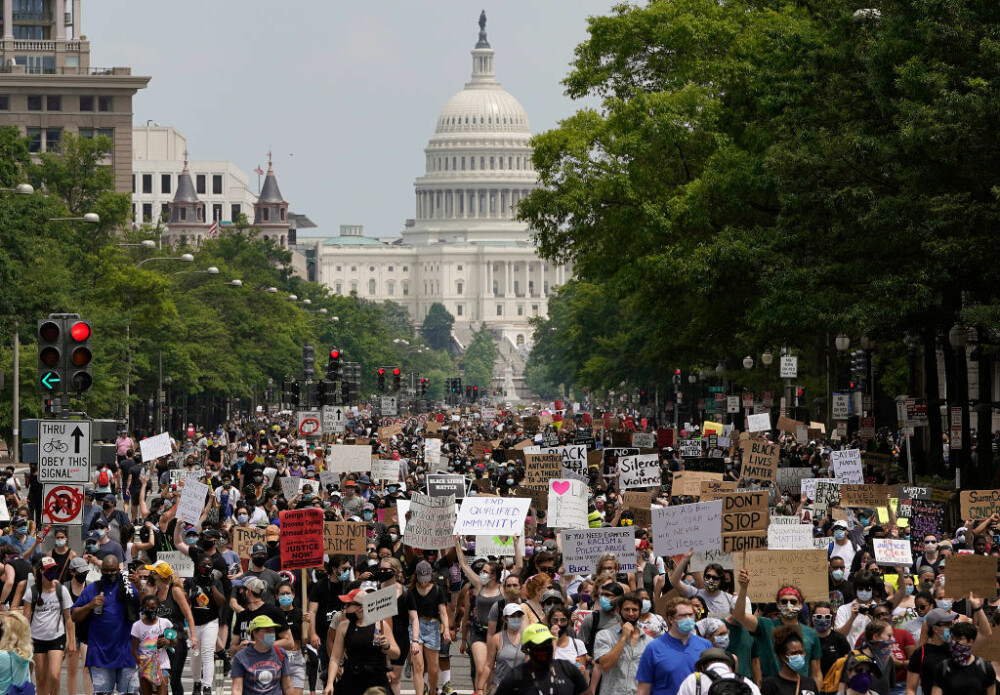 Sute de mii de americani au ieșit în stradă. Garda Națională a mobilizat 43.000 de angajați - Imaginea 3