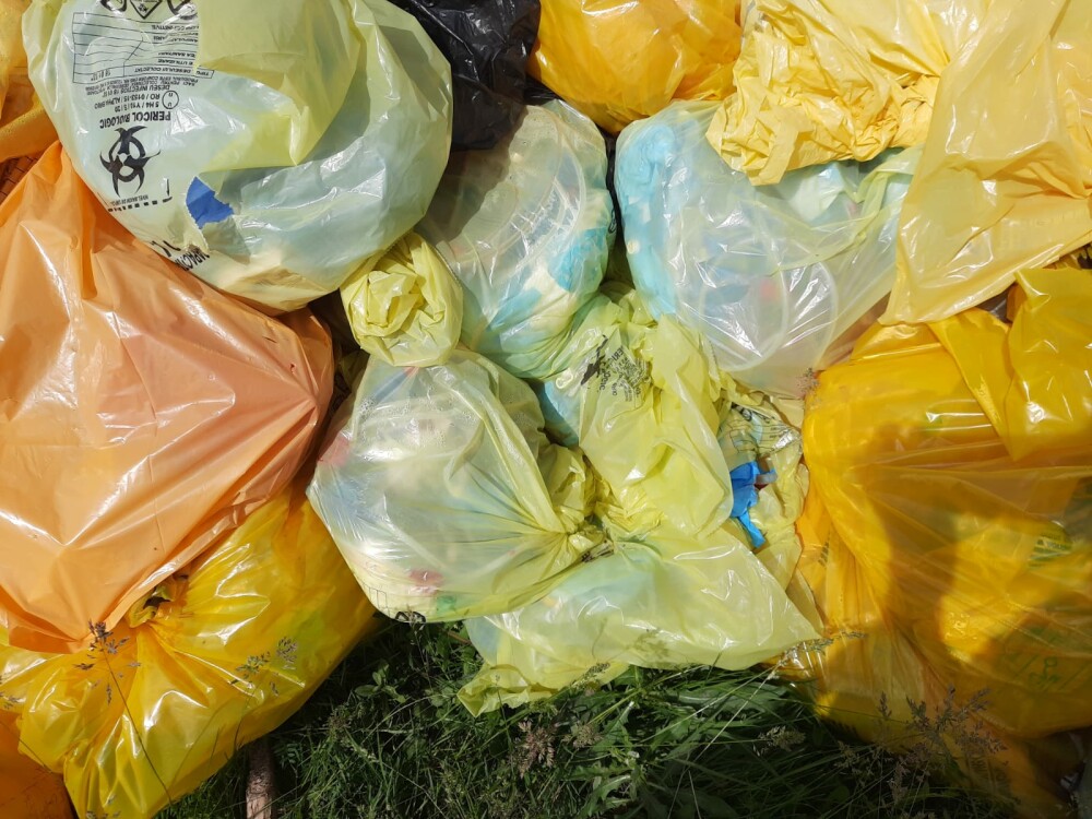Deşeuri medicale periculoase, aruncate pe un câmp de lângă București. Un bărbat a fost reținut - Imaginea 2