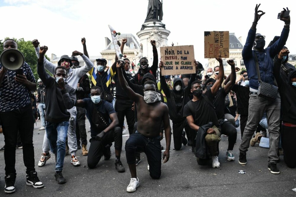 Mii de oameni au protestat împotriva rasismului la Paris. Poliția a intervenit cu gaze lacrimogene - Imaginea 1