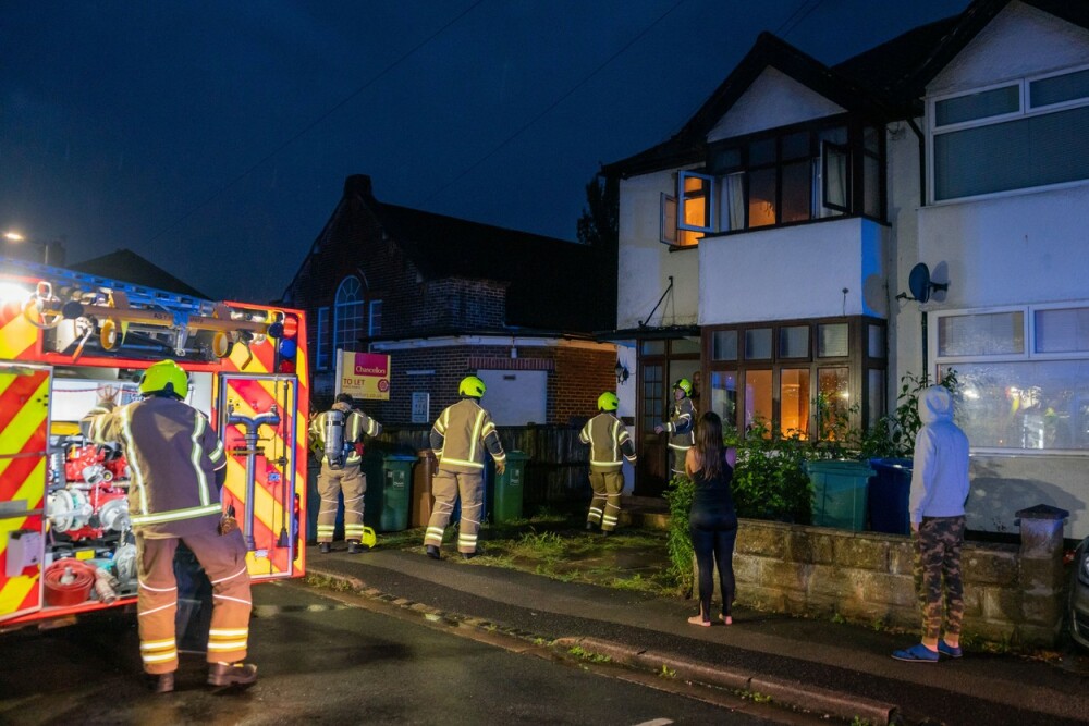Un român din UK a intrat dezbrăcat într-o clădire în flăcări ca să își salveze vecinul - Imaginea 3