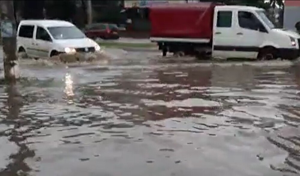 România, sub cod portocaliu de ploi torenţiale. Zeci de localități au fost inundate - Imaginea 1