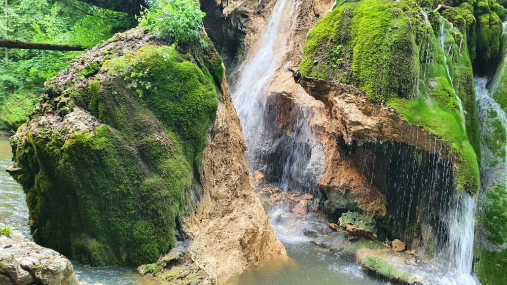 Prăbuşirea cascadei Bigăr este investigată de Garda Naţională de Mediu. Romsilva respinge acuzațiile de neglijență - Imaginea 5