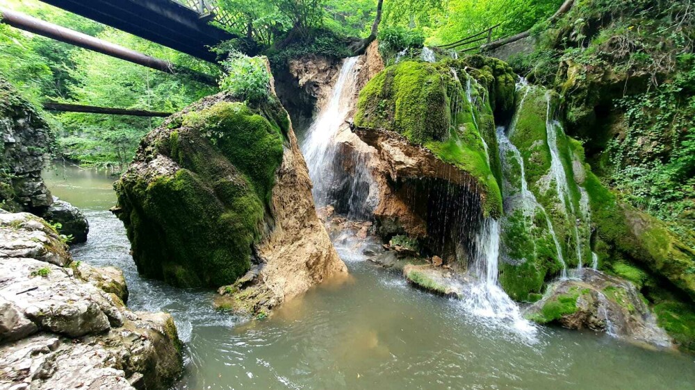 Prăbuşirea cascadei Bigăr este investigată de Garda Naţională de Mediu. Romsilva respinge acuzațiile de neglijență - Imaginea 6