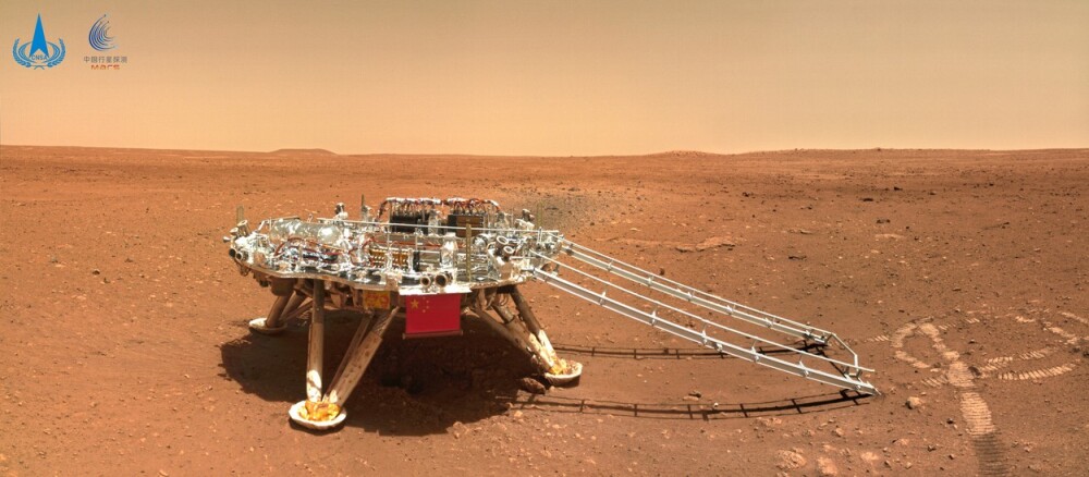 Noi imagini spectaculoase surprinse de robotul trimis de China pe Marte - Imaginea 3