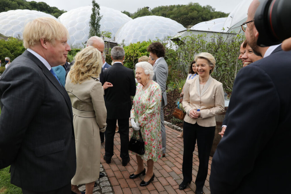 Regina Elisabeta a II-a, la fotografia de grup cu liderii G7: 