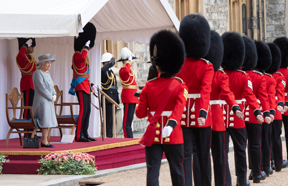 Paradă militară la Windsor. A fost celebrată oficial ziua de naştere a reginei Elisabeta a II-a - Imaginea 1