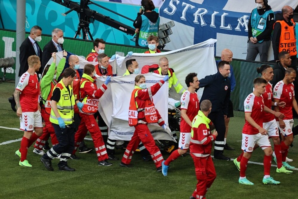 Momente de groază la EURO 2020, după ce danezul Eriksen s-a prăbuşit pe teren. UEFA a anunțat că starea sa este stabilă - Imaginea 3
