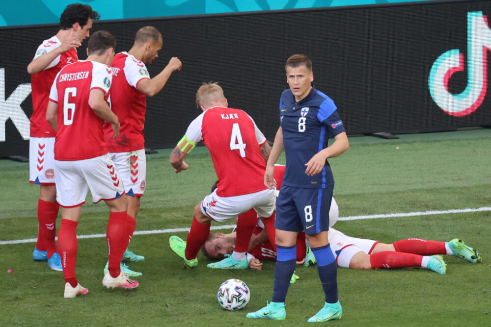 Momente de groază la EURO 2020, după ce danezul Eriksen s-a prăbuşit pe teren. UEFA a anunțat că starea sa este stabilă - Imaginea 4