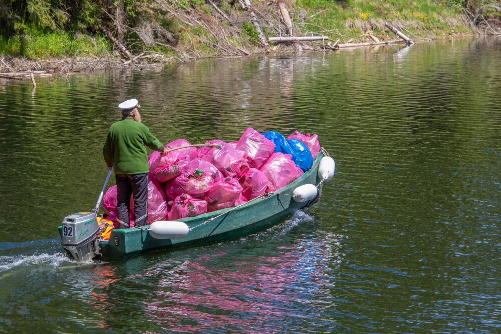 Tone de gunoaie au acoperit cel mai frumos lac din Munții Apuseni. Autoritățile dau vina pe turiști - Imaginea 3