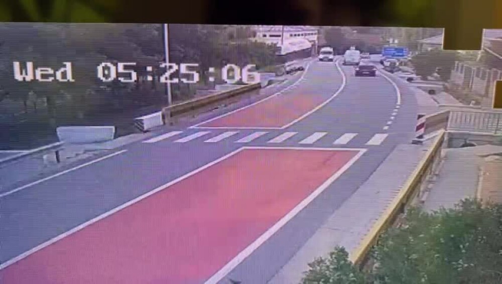 Accident filmat în Dolj. Un copil de 4 ani a murit după ce șoferul a intrat într-un cap de pod - Imaginea 1