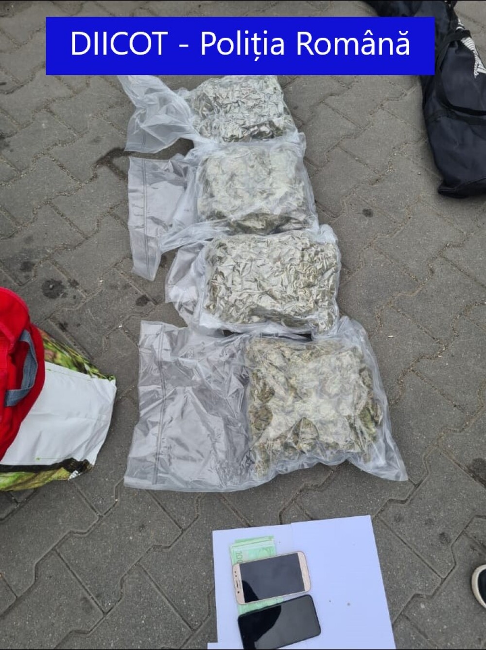 Un tânăr din Cluj a primit un colet din Spania și a fost arestat imediat. Ce era în pachet. GALERIE FOTO - Imaginea 1