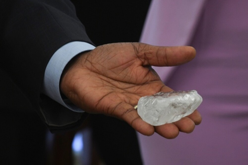 Un diamant excepțional, de 1.000 de carate, descoperit în Botswana. Este al treilea cel mai mare din lume - Imaginea 1