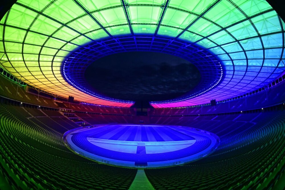 GALERIE FOTO. Germania a sfidat UEFA și Ungaria: a iluminat un stadion în culorile LGBT - Imaginea 3