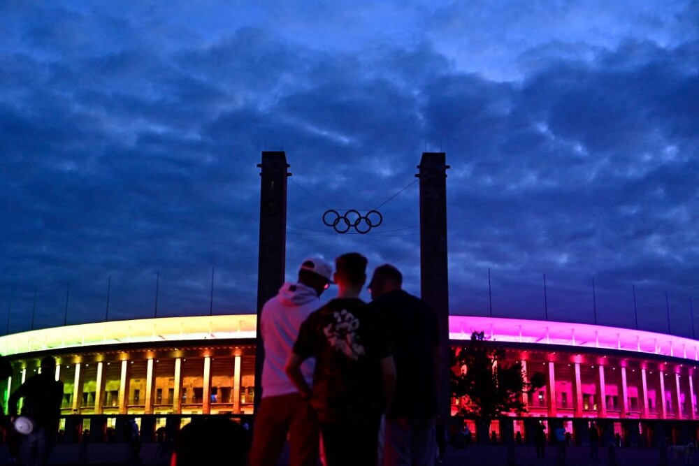 GALERIE FOTO. Germania a sfidat UEFA și Ungaria: a iluminat un stadion în culorile LGBT - Imaginea 4