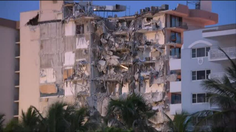 Continuă căutările victimelor prinse sub clădirea prăbușită în Miami. Bilanțul morților a crescut - Imaginea 9