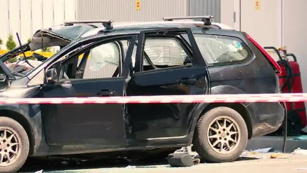 O butelie cu dioxid de carbon a explodat într-o mașină, în București, de la căldură. Un tânăr a murit - Imaginea 3