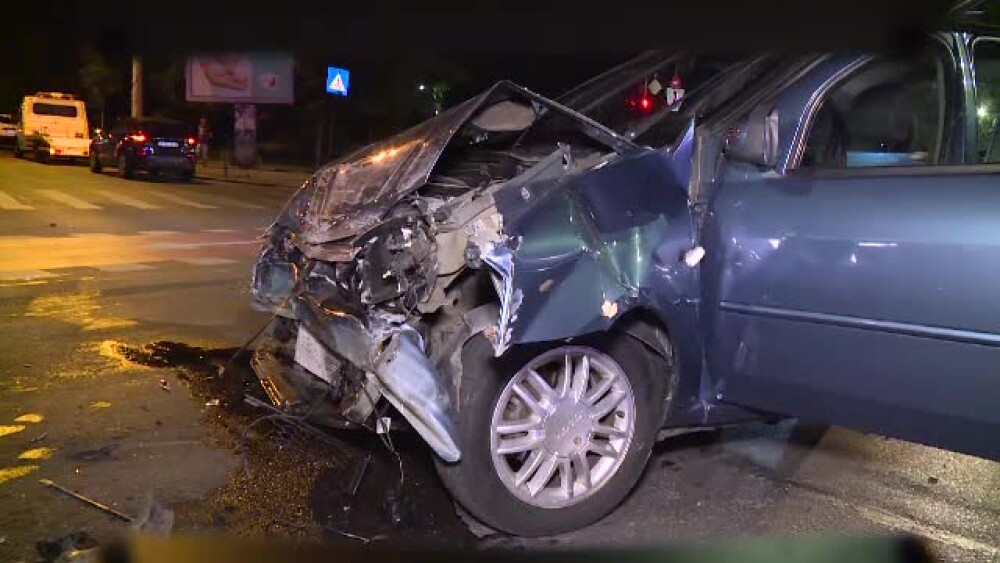 Două șoferițe s-au ciocnit puternic în București. Una a ajuns la spital - Imaginea 3