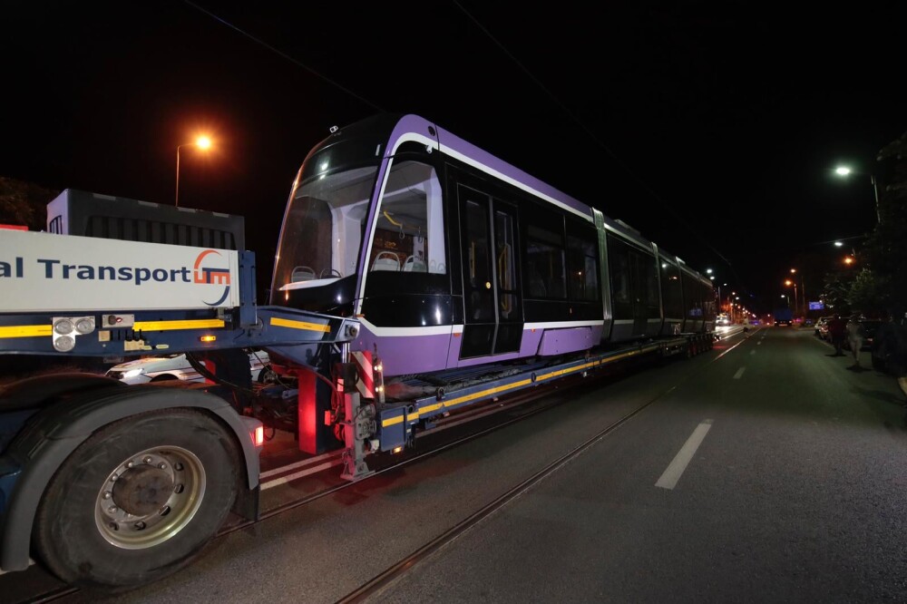 Primul tramvai nou, după 50 de ani la Timișoara, a fost pus pe șine. Costă 2,4 milioane de euro - Imaginea 3