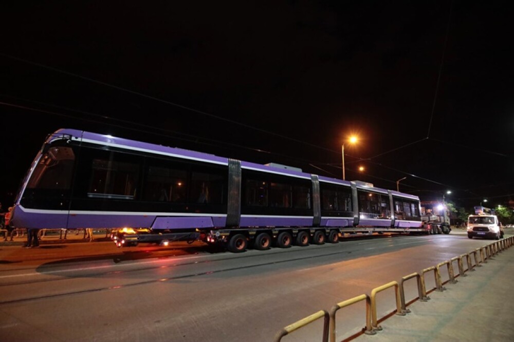 Primul tramvai nou, după 50 de ani la Timișoara, a fost pus pe șine. Costă 2,4 milioane de euro - Imaginea 4