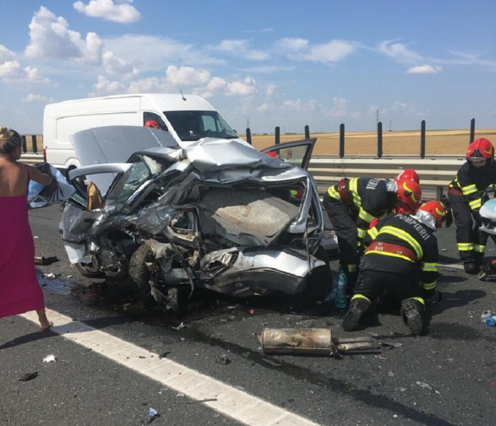 O femeie a murit într-un accident rutier pe autostrada A1. A intervenit un elicopter SMURD - Imaginea 1