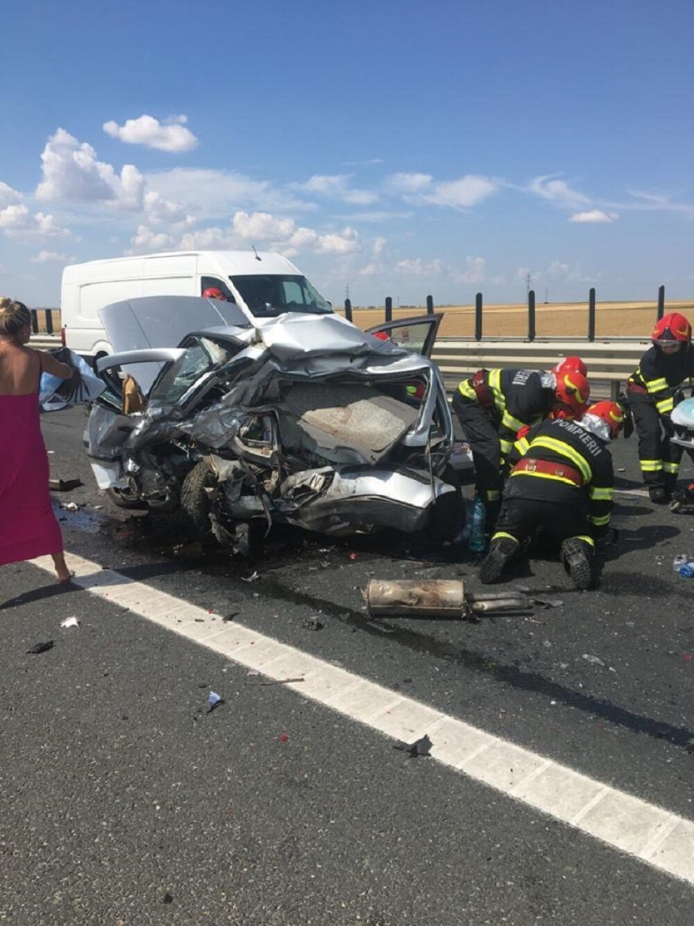 O femeie a murit într-un accident rutier pe autostrada A1. A intervenit un elicopter SMURD - Imaginea 2
