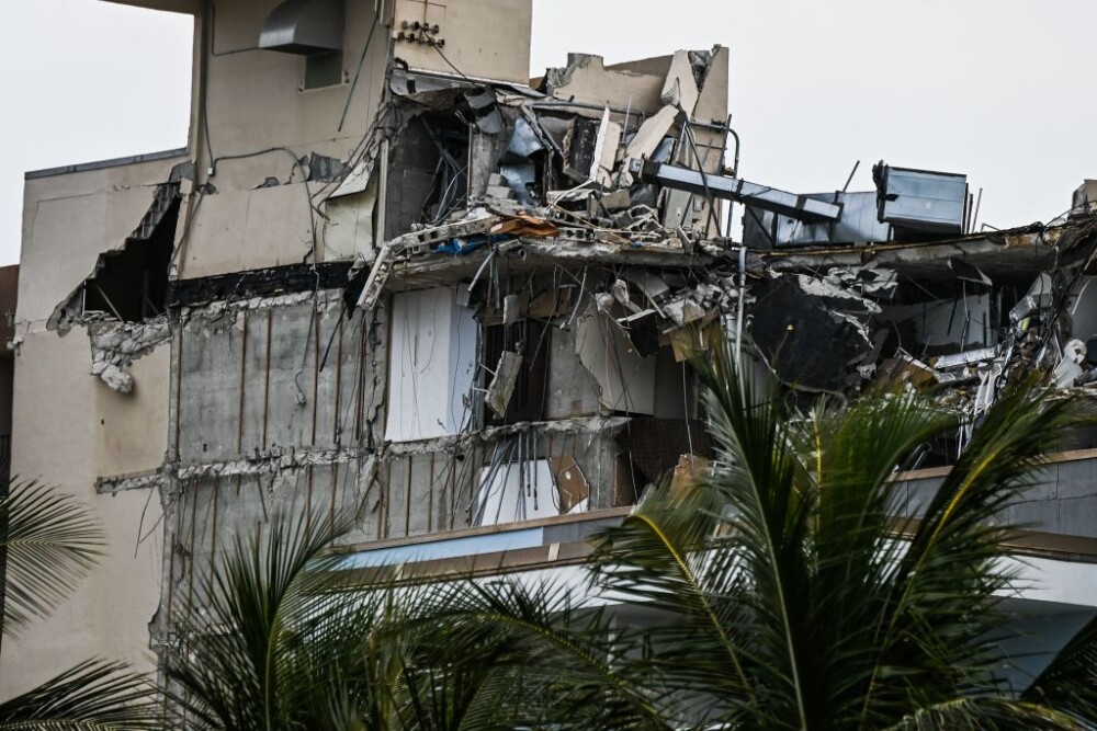 Continuă căutările victimelor prinse sub clădirea prăbușită în Miami. Bilanțul morților a crescut - Imaginea 2