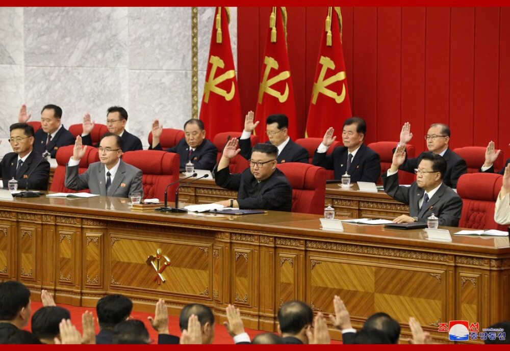 Cum arată acum Kim Jong Un. Presă: Nord-coreenii sunt „devastați” de starea dictatorului - Imaginea 4