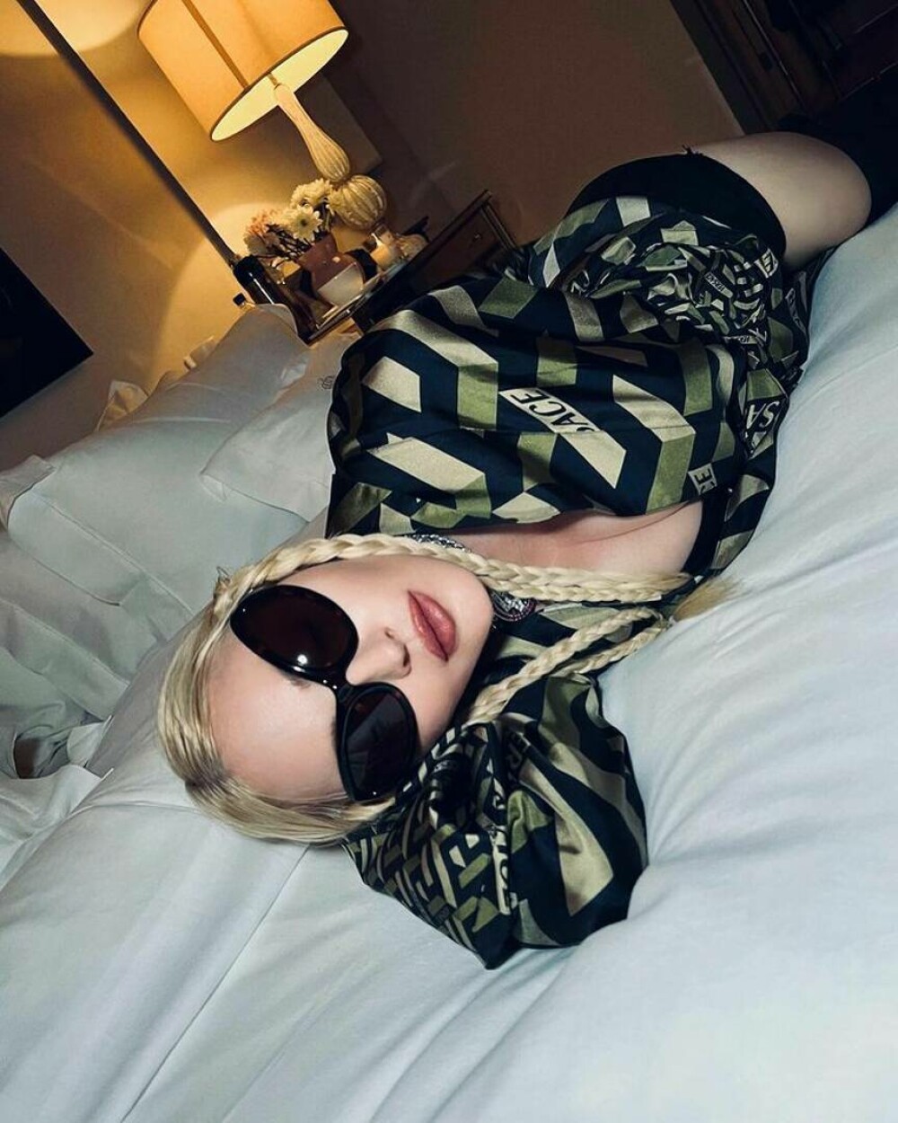 Madonna, în noi imagini controversate. 50 Cent o critică pentru ipostazele în care se expune - Imaginea 4