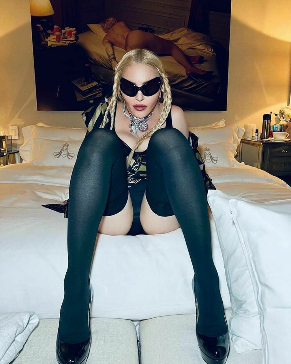 Madonna, în noi imagini controversate. 50 Cent o critică pentru ipostazele în care se expune - Imaginea 3