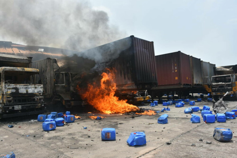 Incendiu de proporţii la un depozit de containere din Bangladesh. Cel puţin 49 de oameni au murit - Imaginea 1