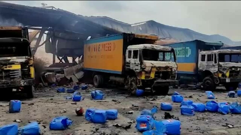 Incendiu de proporţii la un depozit de containere din Bangladesh. Cel puţin 49 de oameni au murit - Imaginea 2