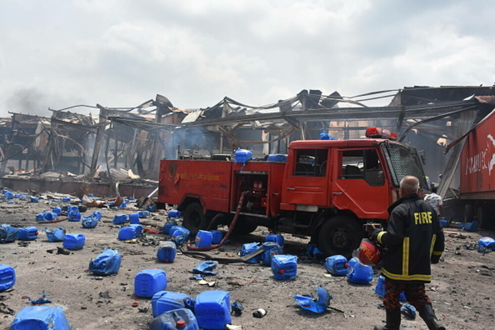 Incendiu de proporţii la un depozit de containere din Bangladesh. Cel puţin 49 de oameni au murit - Imaginea 15