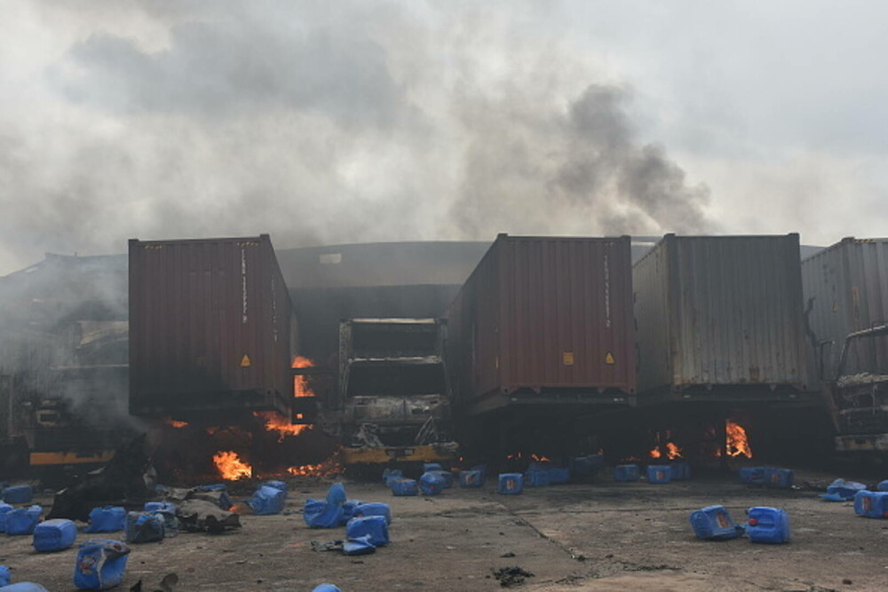 Incendiu de proporţii la un depozit de containere din Bangladesh. Cel puţin 49 de oameni au murit - Imaginea 13
