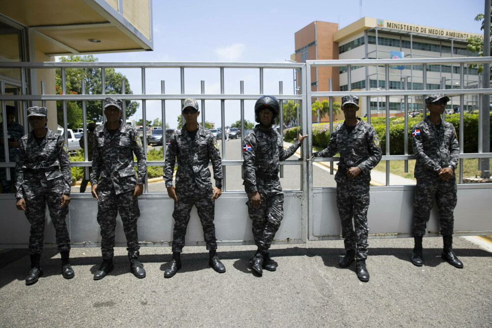 Ministrul Mediului din Republica Dominicană, împușcat mortal de un apropiat în biroul din Minister - Imaginea 3