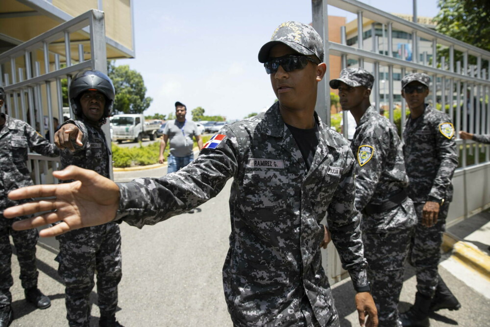 Ministrul Mediului din Republica Dominicană, împușcat mortal de un apropiat în biroul din Minister - Imaginea 4
