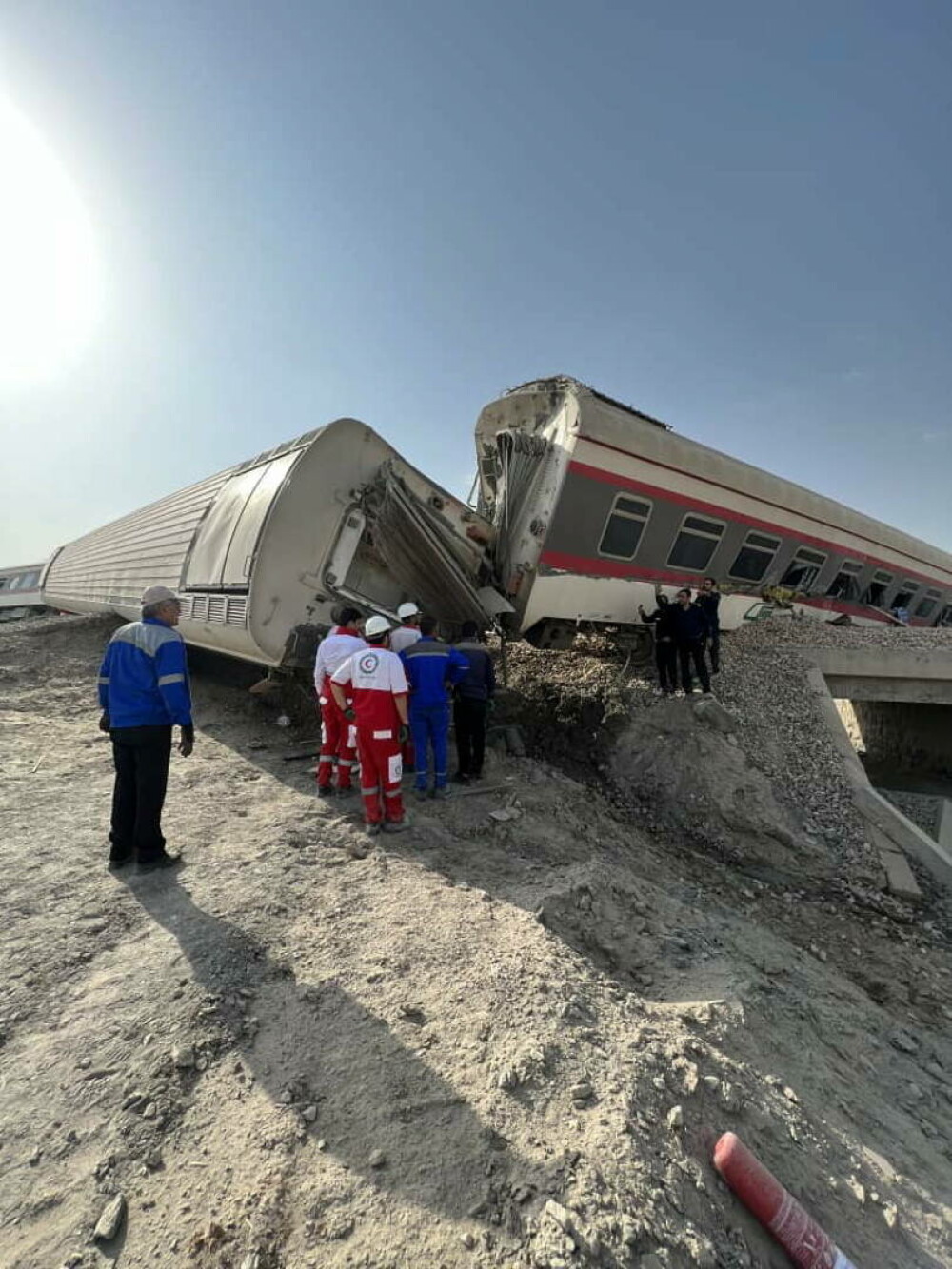 VIDEO. Un tren a deraiat în Iran. Cel puțin 22 oameni au murit, iar 80 au fost răniți - Imaginea 3