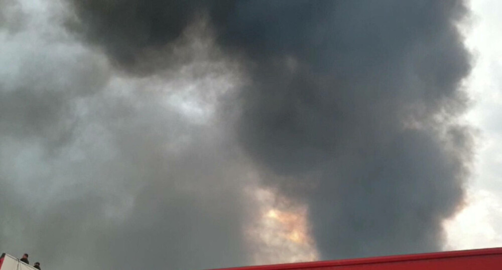 Incendiu puternic la Pitești. Intervin 18 autospeciale de pompieri - Imaginea 6