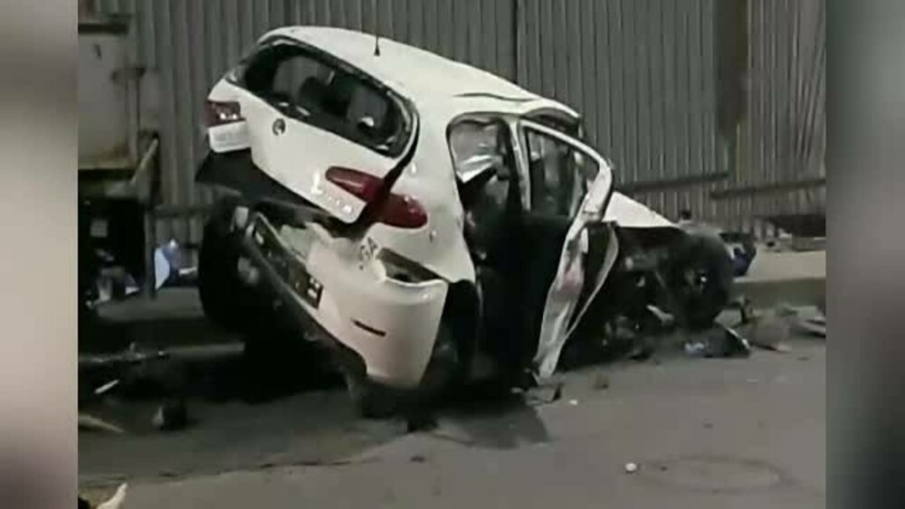 O șoferiță beată a lovit mortal patru muncitori care lucrau la reabilitarea unui drum public, în Iași - Imaginea 1
