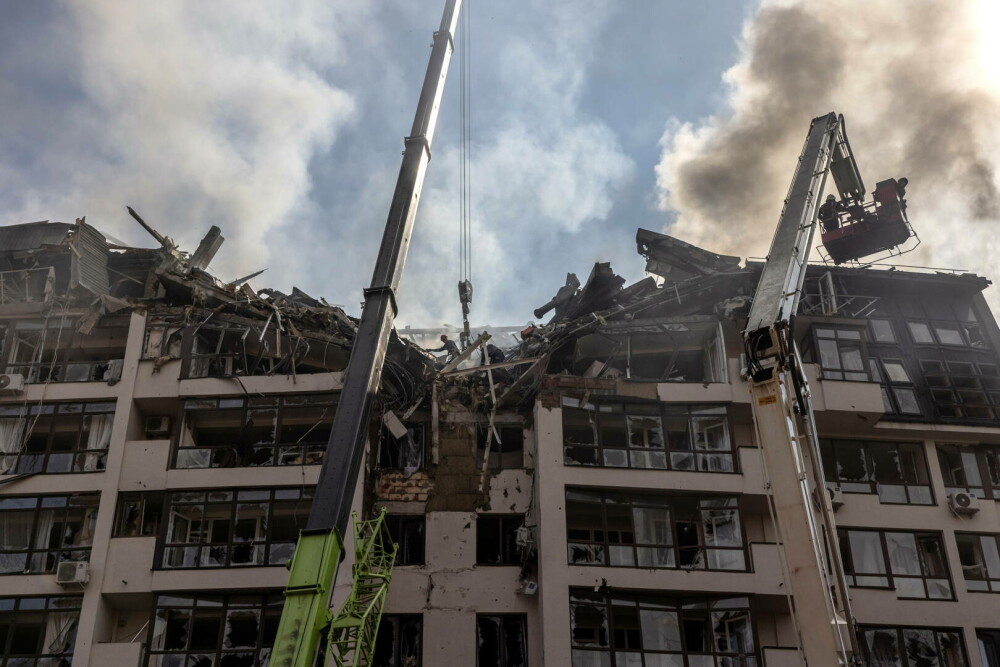 Rusia a bombardat Kievul chiar în timp ce liderii marilor puteri se întâlneau în Europa - Imaginea 3