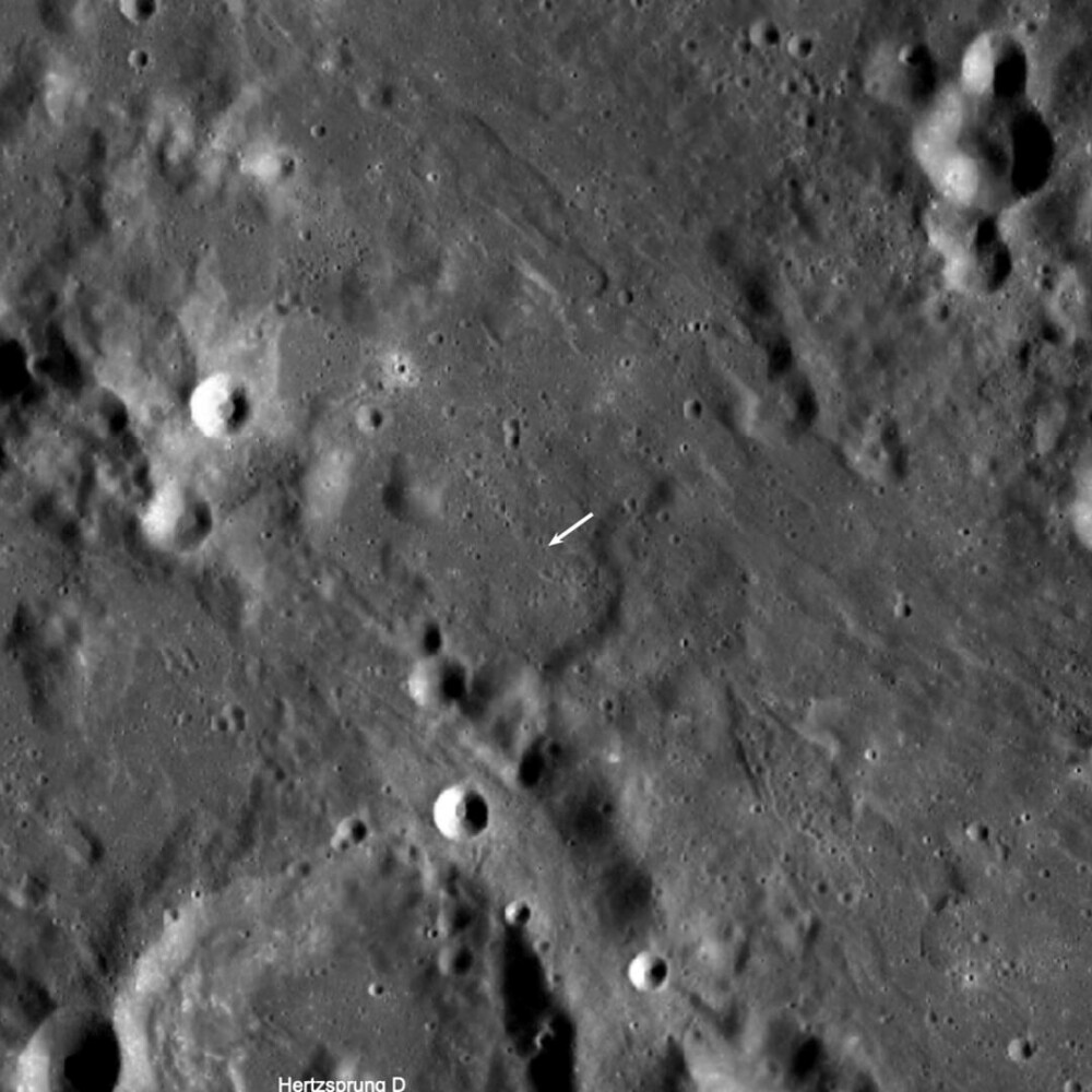 FOTO. Un ”corp misterios de rachetă” s-a prăbușit pe Lună și a făcut un „crater dublu” - Imaginea 2