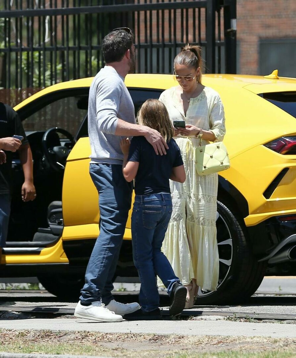 VIDEO Fiul lui Ben Affleck, în vârstă de 10 ani, a intrat cu un Lamborghini într-un BMW. Jennifer Lopez era în mașină - Imaginea 7