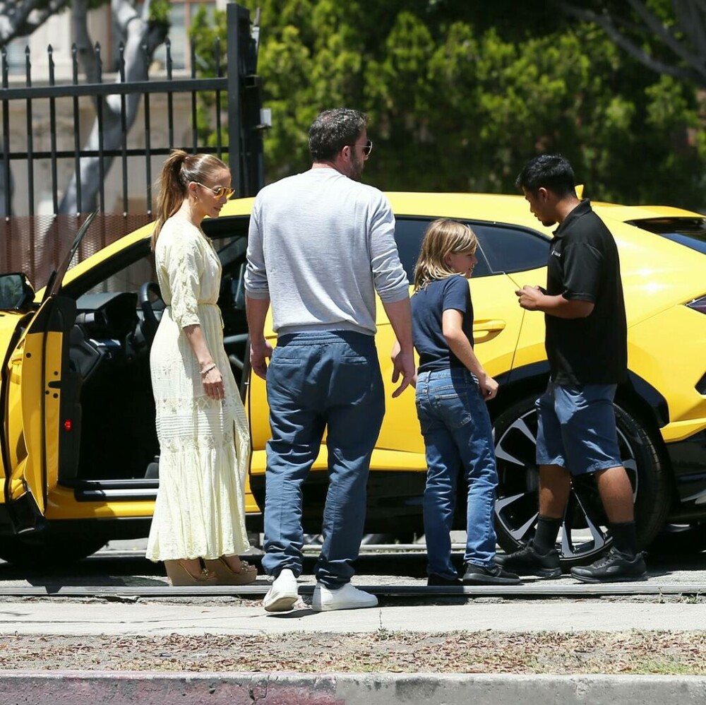 VIDEO Fiul lui Ben Affleck, în vârstă de 10 ani, a intrat cu un Lamborghini într-un BMW. Jennifer Lopez era în mașină - Imaginea 3