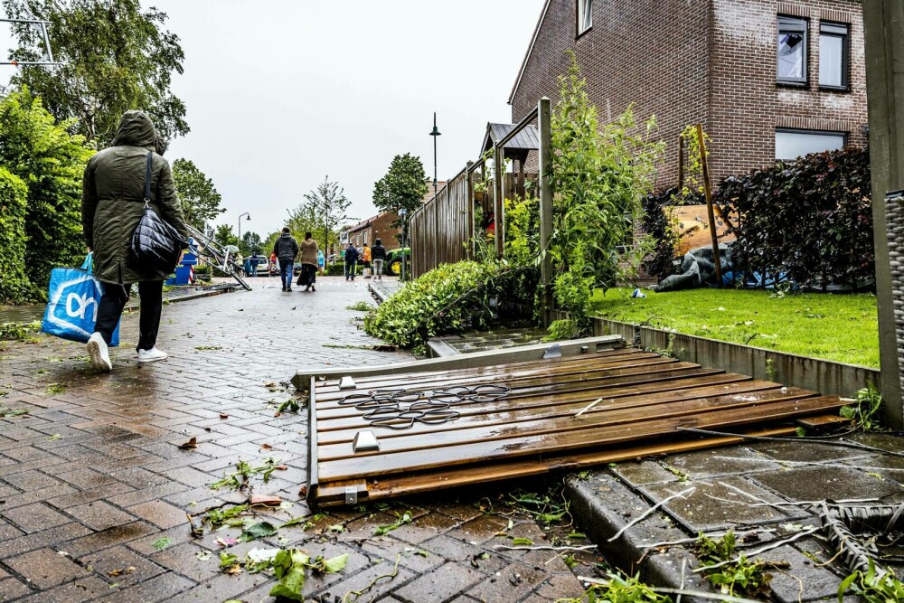 Tornadă extrem de puternică, în Țările de Jos. Cel puțin un mort și 10 răniți. VIDEO și GALERIE FOTO - Imaginea 6