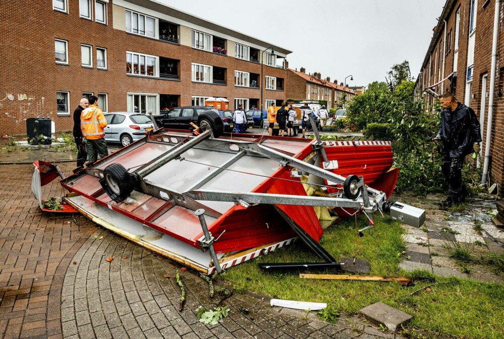 Tornadă extrem de puternică, în Țările de Jos. Cel puțin un mort și 10 răniți. VIDEO și GALERIE FOTO - Imaginea 2