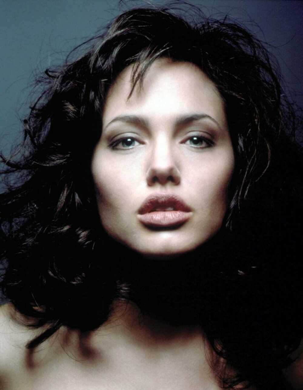 10 lucruri pe care nu le știai despre Angelina Jolie. Actrița își sărbătorește cea de-a 48-a aniversare | Imagini de colecție - Imaginea 47