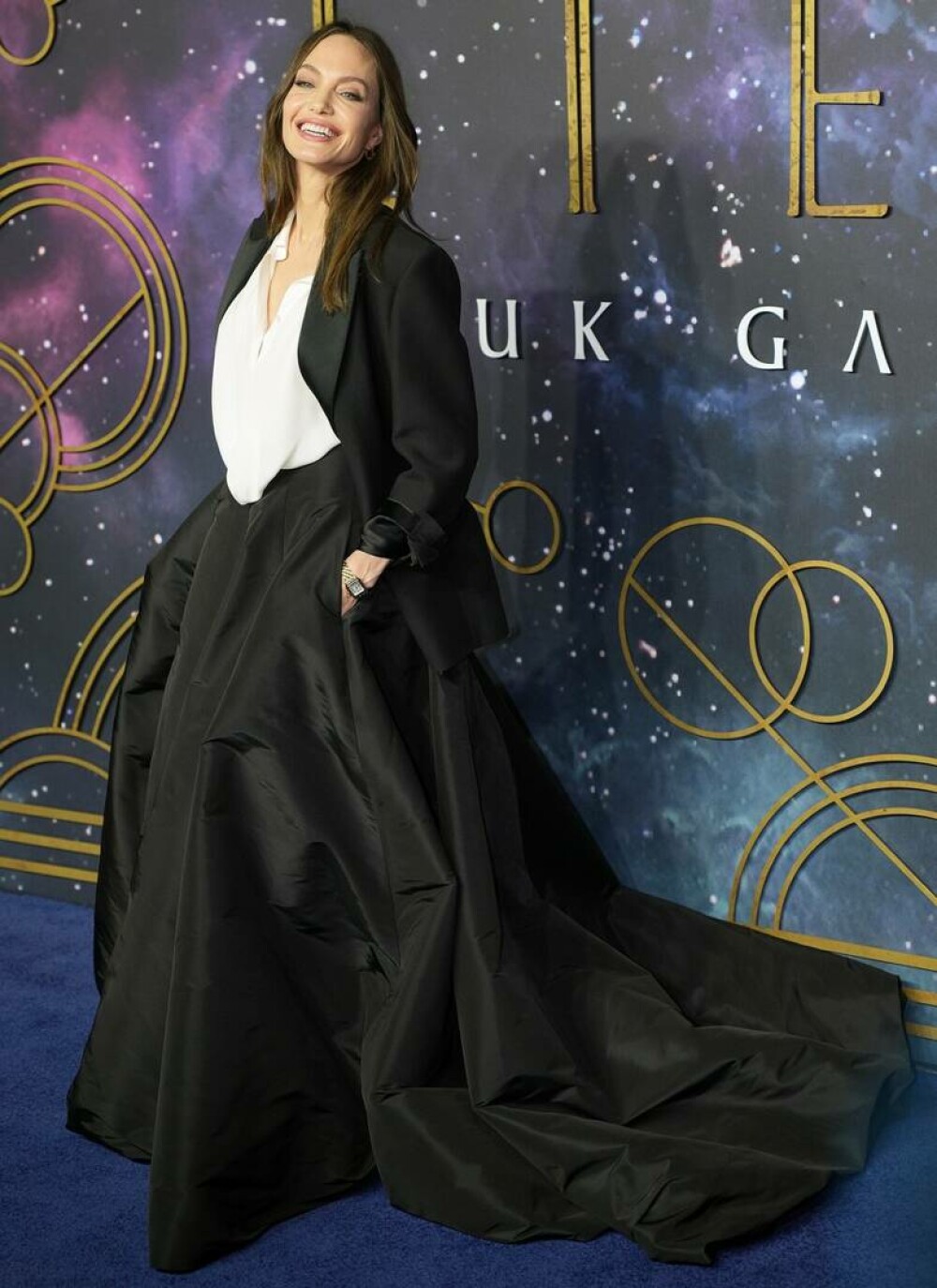 Angelina Jolie, apariție plină de eleganță pe Aeroportul JFK. Ținuta simplă, dar sofisticată purtată de actriță | FOTO - Imaginea 16